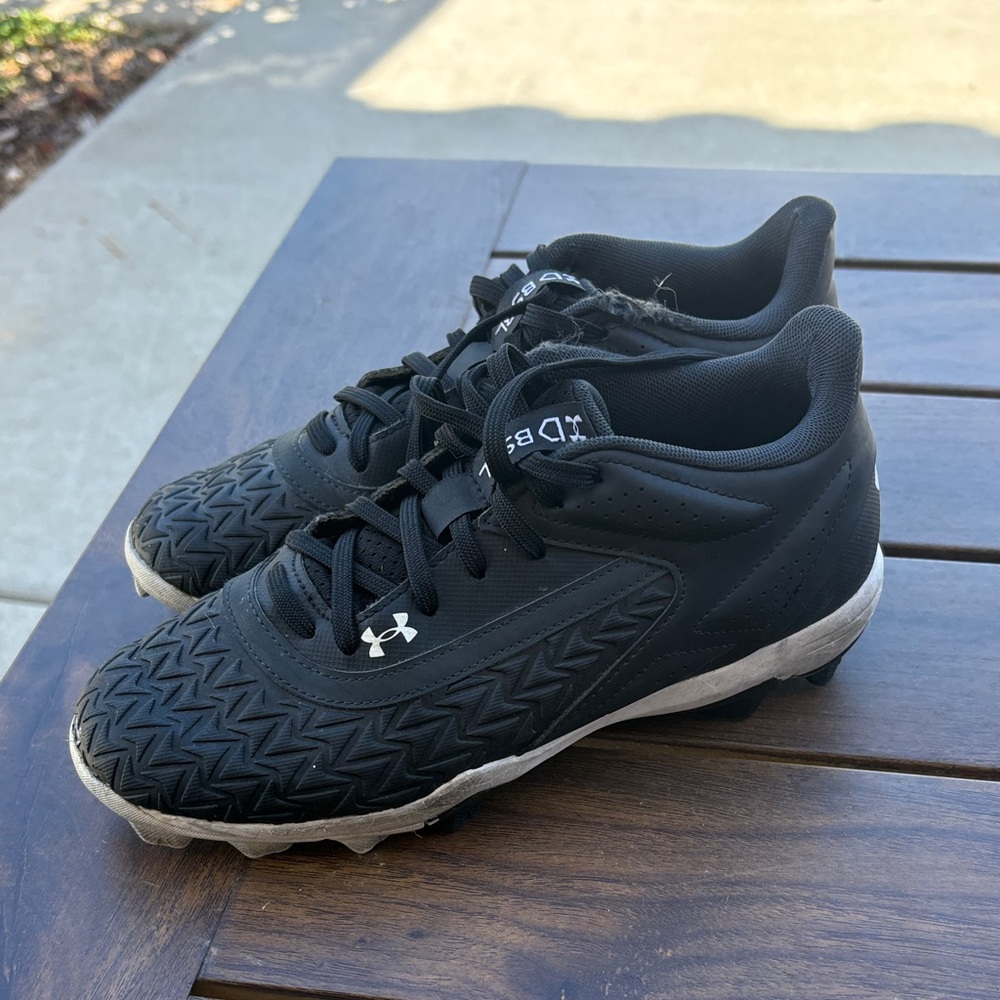 Under Armour Kids Black Low-Top Athletic Cleats